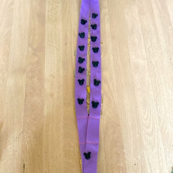 Authentic WDW Tinker Bell Lanyard With 15 Trading Pins 2002-08 & Cinderella Clip - Picture 8 of 10